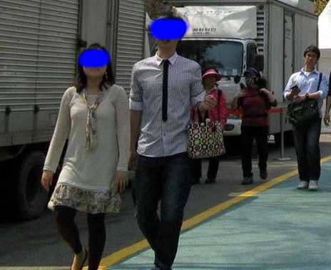 Gentleman Itu Bawain Tas Kekasih